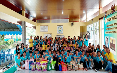 KELAS IX ANGKATAN XVII SMP SANTA MARIA LAKSANAKAN KUNJUNGAN KASIH KE PANTI ASUHAN MARIA INES